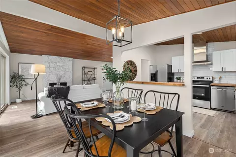 Dining - 21625 45th Ave SE, Bothell, WA 98021 photo 4 of 4