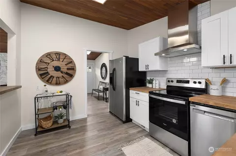 Kitchen - 21625 45th Ave SE, Bothell, WA 98021 photo 5 of 5