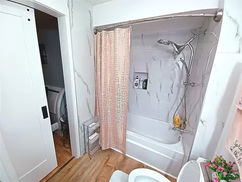 Bath - 9101 11th Pl W, Everett, WA 98204 photo 5 of 6