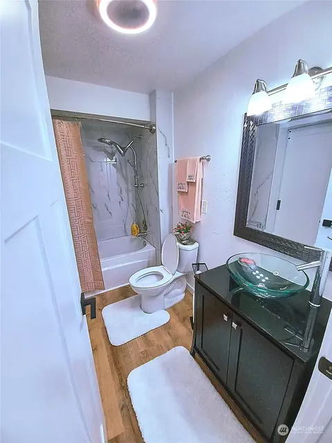 Bath - 9101 11th Pl W, Everett, WA 98204 photo 4 of 6