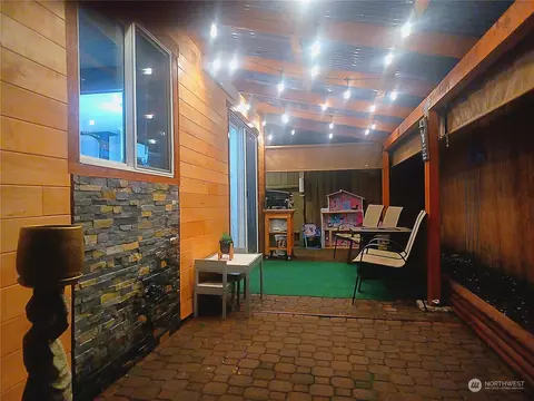 Exterior - 9101 11th Pl W, Everett, WA 98204 photo 5 of 6
