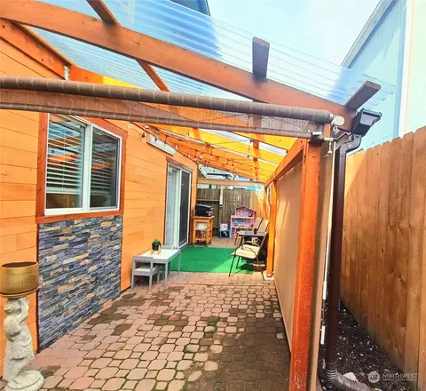 Exterior - 9101 11th Pl W, Everett, WA 98204 photo 6 of 6