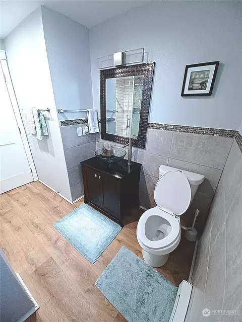 Bath - 9101 11th Pl W, Everett, WA 98204 photo 1 of 6