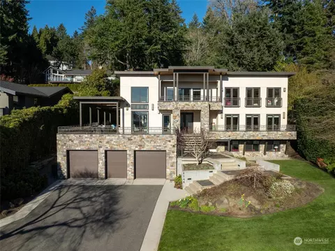 4146 Boulevard Pl, Mercer Island, WA 98040