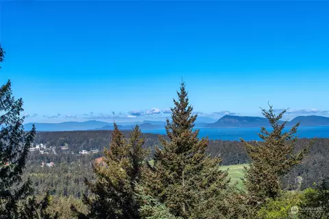 350 Robin Song Ln, Eastsound, WA 98245