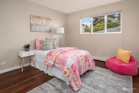 Bedroom - 16144 Bothell Way NE, Lake Forest Park, WA 98155 photo 3 of 4