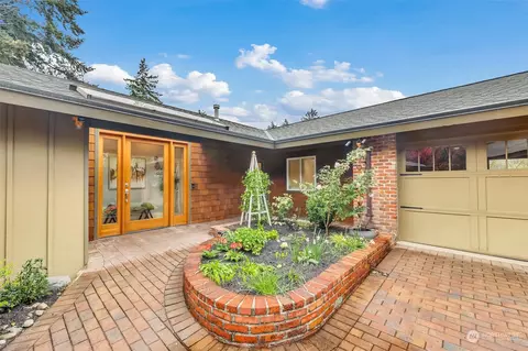 19 94th Ave NE, Bellevue, WA 98004