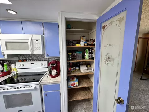 Kitchen - 332 Dungeness Mdws, Sequim, WA 98382 photo 2 of 2