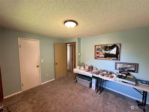 Bedroom - 332 Dungeness Mdws, Sequim, WA 98382 photo 3 of 6