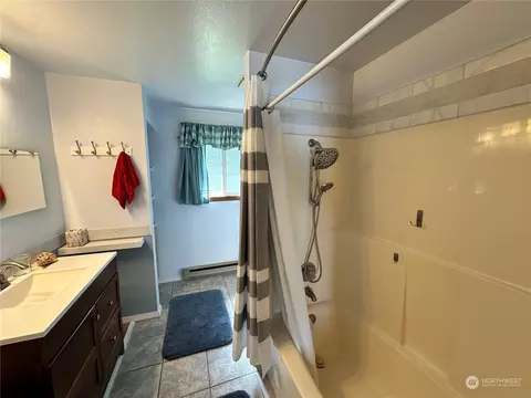 Bath - 332 Dungeness Mdws, Sequim, WA 98382 photo 1 of 3