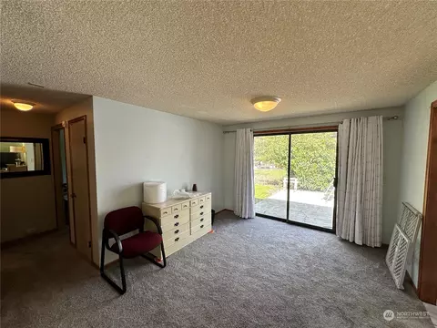 Bedroom - 332 Dungeness Mdws, Sequim, WA 98382 photo 5 of 6