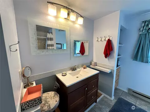 Bath - 332 Dungeness Mdws, Sequim, WA 98382 photo 2 of 3