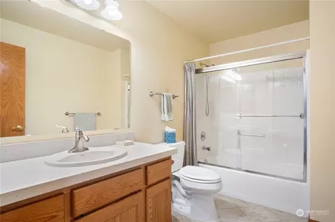 Bath - 11315 37th Ave SE, Everett, WA 98208 photo 3 of 3