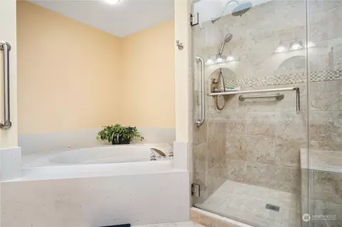 Bath - 11315 37th Ave SE, Everett, WA 98208 photo 2 of 3