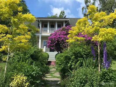 9959 NE Roberts Rd, Bainbridge Island, WA 98110