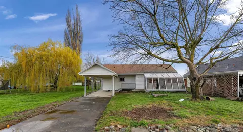 302 2nd St, Sumas, WA 98295