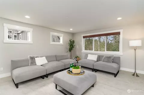 Living - 19613 92nd Ave NE, Bothell, WA 98011 photo 3 of 5