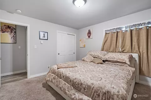 Bedroom - 730 Tipsoo Loop S, Rainier, WA 98576 photo 2 of 6