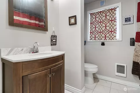 Bath - 730 Tipsoo Loop S, Rainier, WA 98576 photo 2 of 2