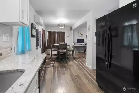 Dining - 730 Tipsoo Loop S, Rainier, WA 98576 photo 3 of 3