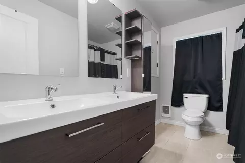 Bath - 730 Tipsoo Loop S, Rainier, WA 98576 photo 1 of 2