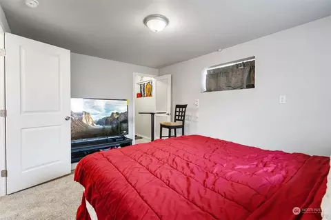 Bedroom - 730 Tipsoo Loop S, Rainier, WA 98576 photo 5 of 6