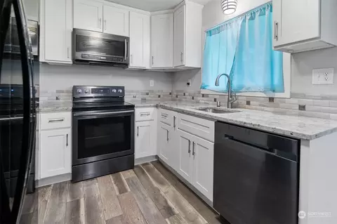 Kitchen - 730 Tipsoo Loop S, Rainier, WA 98576 photo 1 of 4