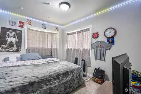 Bedroom - 730 Tipsoo Loop S, Rainier, WA 98576 photo 3 of 6