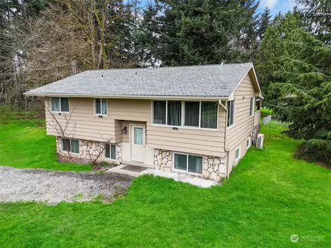 730 Tipsoo Loop S, Rainier, WA 98576