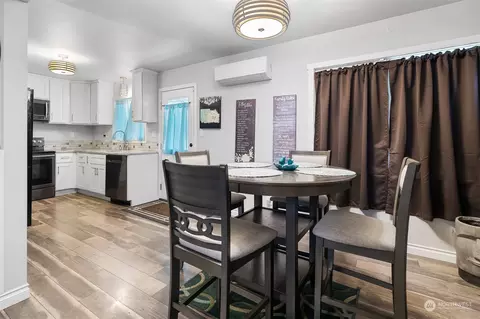 Dining - 730 Tipsoo Loop S, Rainier, WA 98576 photo 2 of 3