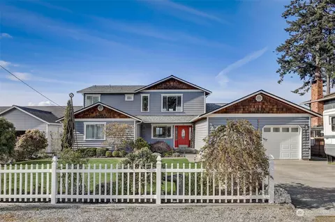 1011 N Sunset Dr, Camano Island, WA 98282