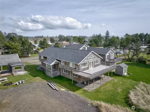 1209 Ocean Beach Blvd S, Long Beach, WA 98631
