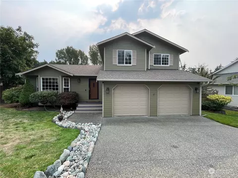 855 SW Eagle Vista Ave, Oak Harbor, WA 98277