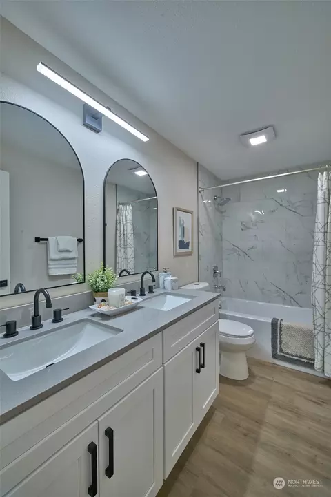 Bath - 5304 S 3rd Ave, Everett, WA 98203 photo 2 of 3