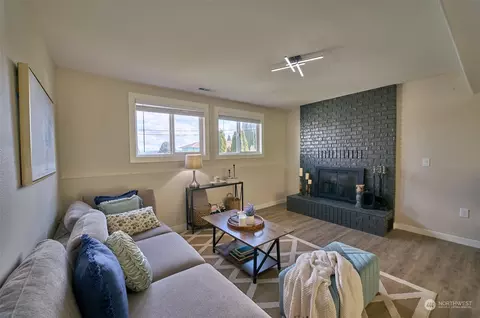 Living - 5304 S 3rd Ave, Everett, WA 98203 photo 4 of 5