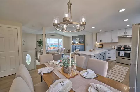 Dining - 5304 S 3rd Ave, Everett, WA 98203 photo 3 of 5