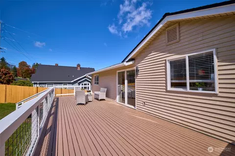Exterior - 5304 S 3rd Ave, Everett, WA 98203 photo 6 of 10