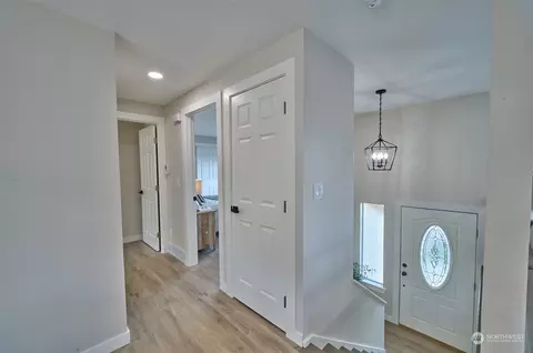 Entry Way - 5304 S 3rd Ave, Everett, WA 98203 photo 1 of 1