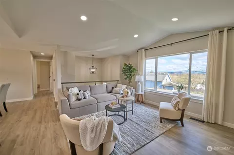 Living - 5304 S 3rd Ave, Everett, WA 98203 photo 2 of 5