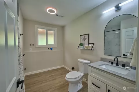 Bath - 5304 S 3rd Ave, Everett, WA 98203 photo 3 of 3