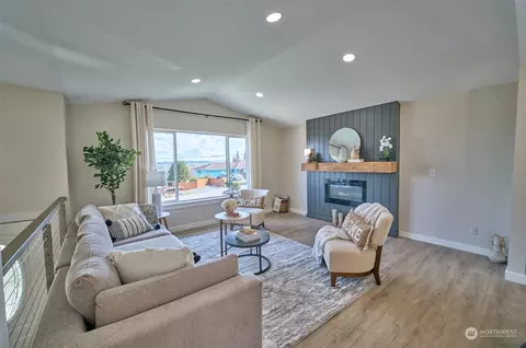 Living - 5304 S 3rd Ave, Everett, WA 98203 photo 1 of 5