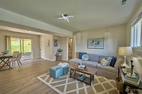 Living - 5304 S 3rd Ave, Everett, WA 98203 photo 5 of 5