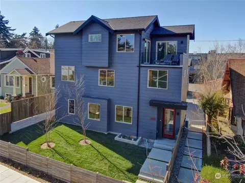 2639 41st Ave SW, Seattle, WA 98116