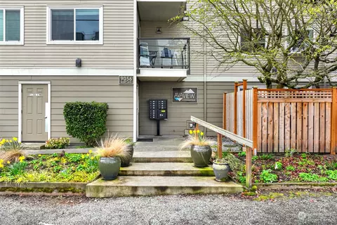 9056 Mary Ave NW #302, Seattle, WA 98117