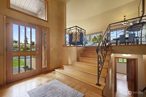 Entry Way - 635 Pine St, Edmonds, WA 98020 photo 2 of 2