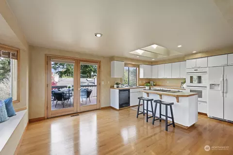 Kitchen - 635 Pine St, Edmonds, WA 98020 photo 3 of 4