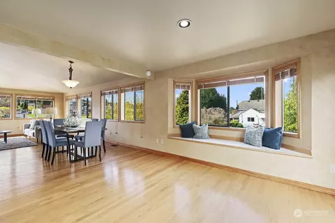 Living - 635 Pine St, Edmonds, WA 98020 photo 6 of 8