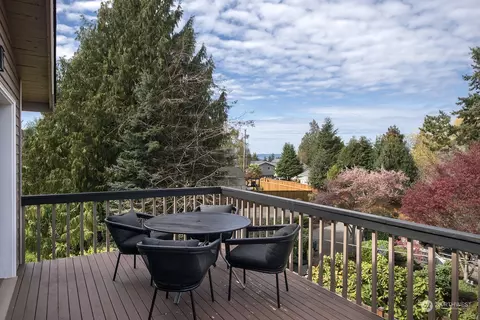 Exterior - 635 Pine St, Edmonds, WA 98020 photo 9 of 13