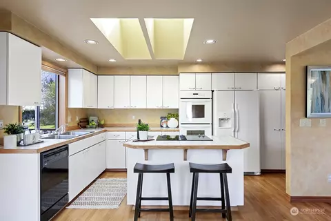 Kitchen - 635 Pine St, Edmonds, WA 98020 photo 2 of 4