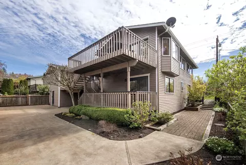 Exterior - 635 Pine St, Edmonds, WA 98020 photo 6 of 13